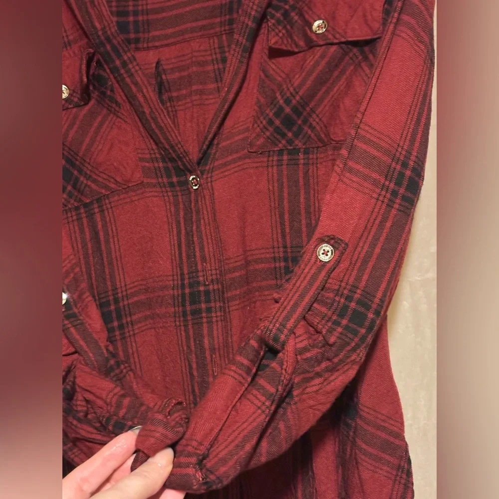 Guess 100% Rayon-Fitted Red and Black Plaid Shirt-Size Small - Picture 5 of 7
